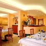 Di Giovanni 3* بيبيوني
